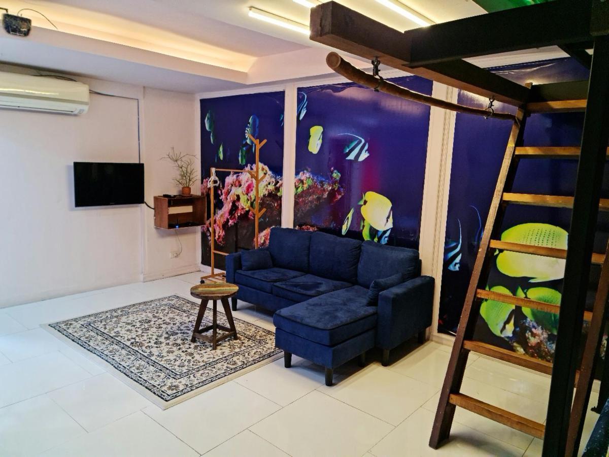 Ddm House Hostel Bangkok Exterior photo
