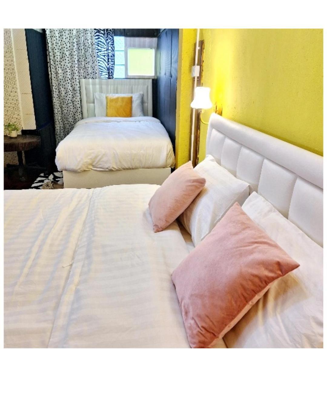 Ddm House Hostel Bangkok Exterior photo