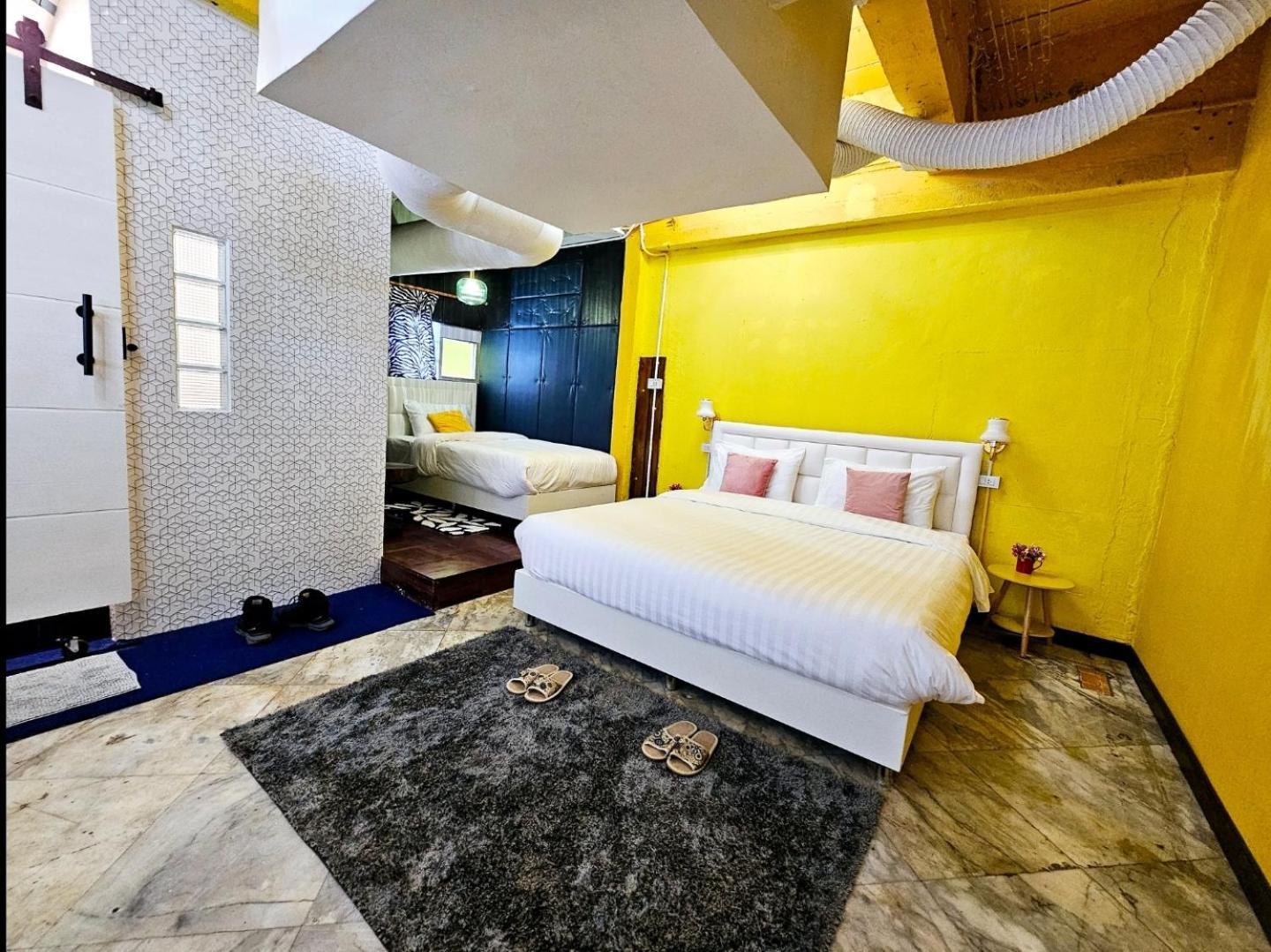 Ddm House Hostel Bangkok Exterior photo