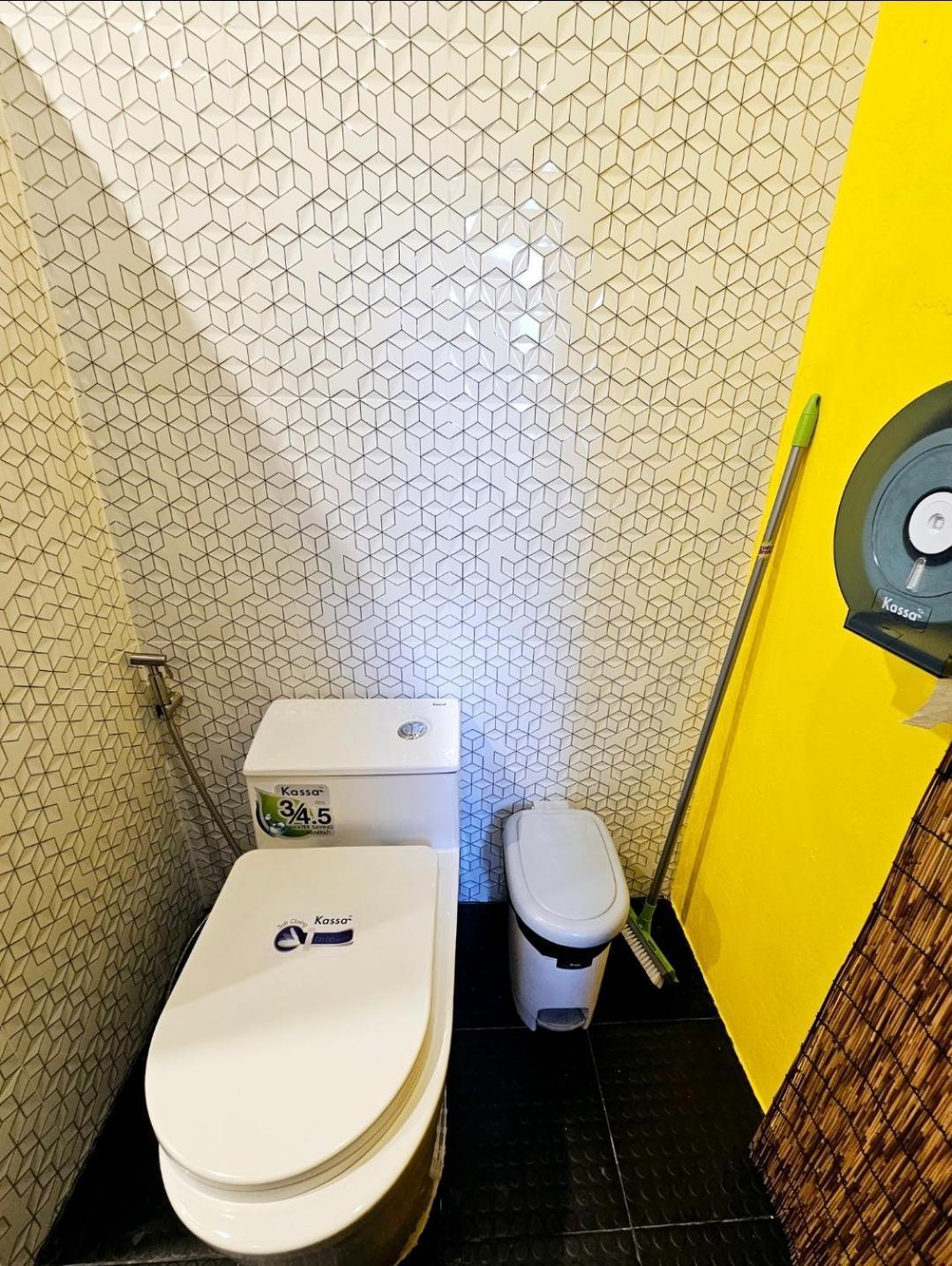 Ddm House Hostel Bangkok Exterior photo