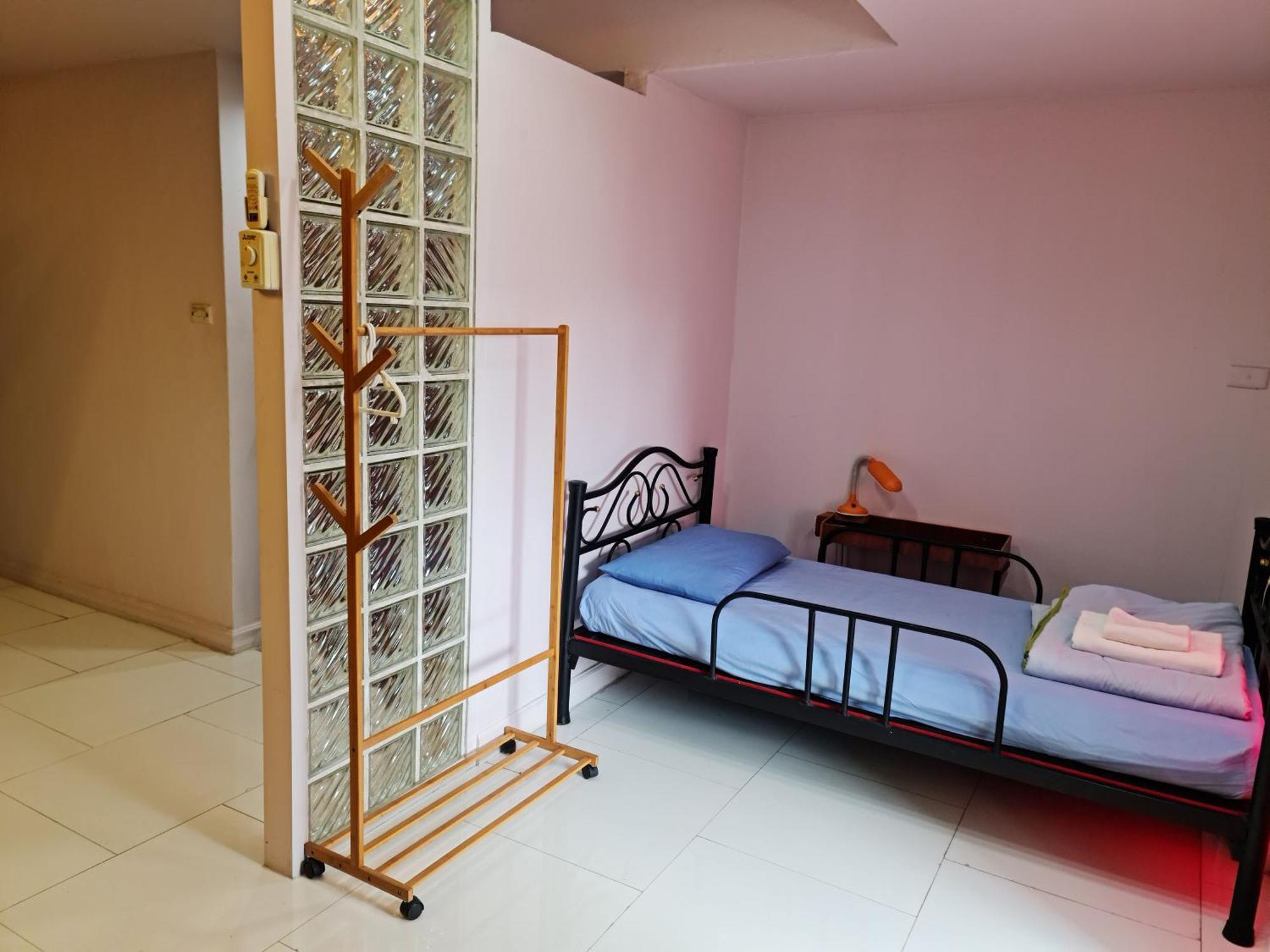 Ddm House Hostel Bangkok Exterior photo