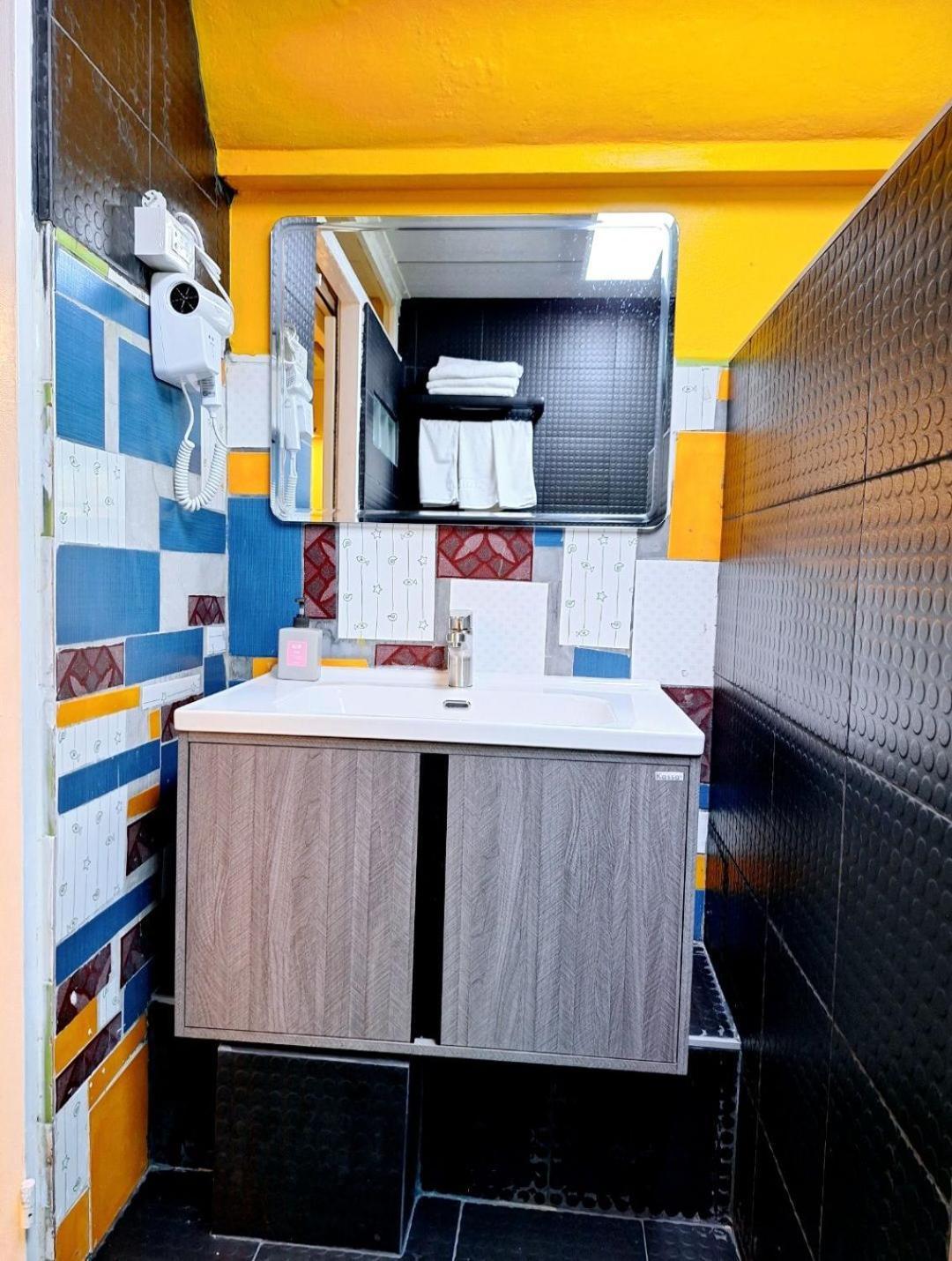 Ddm House Hostel Bangkok Exterior photo