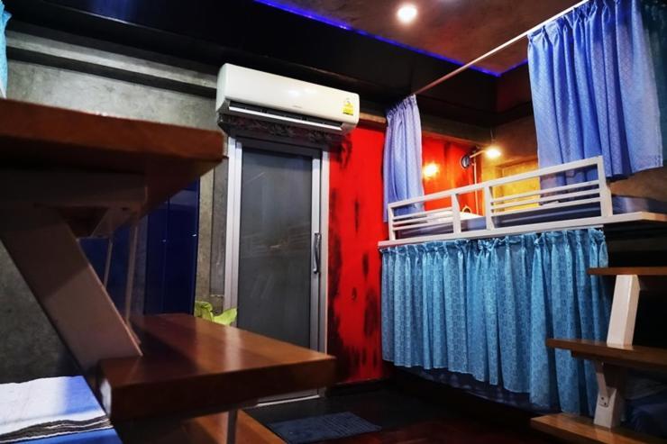 Ddm House Hostel Bangkok Exterior photo
